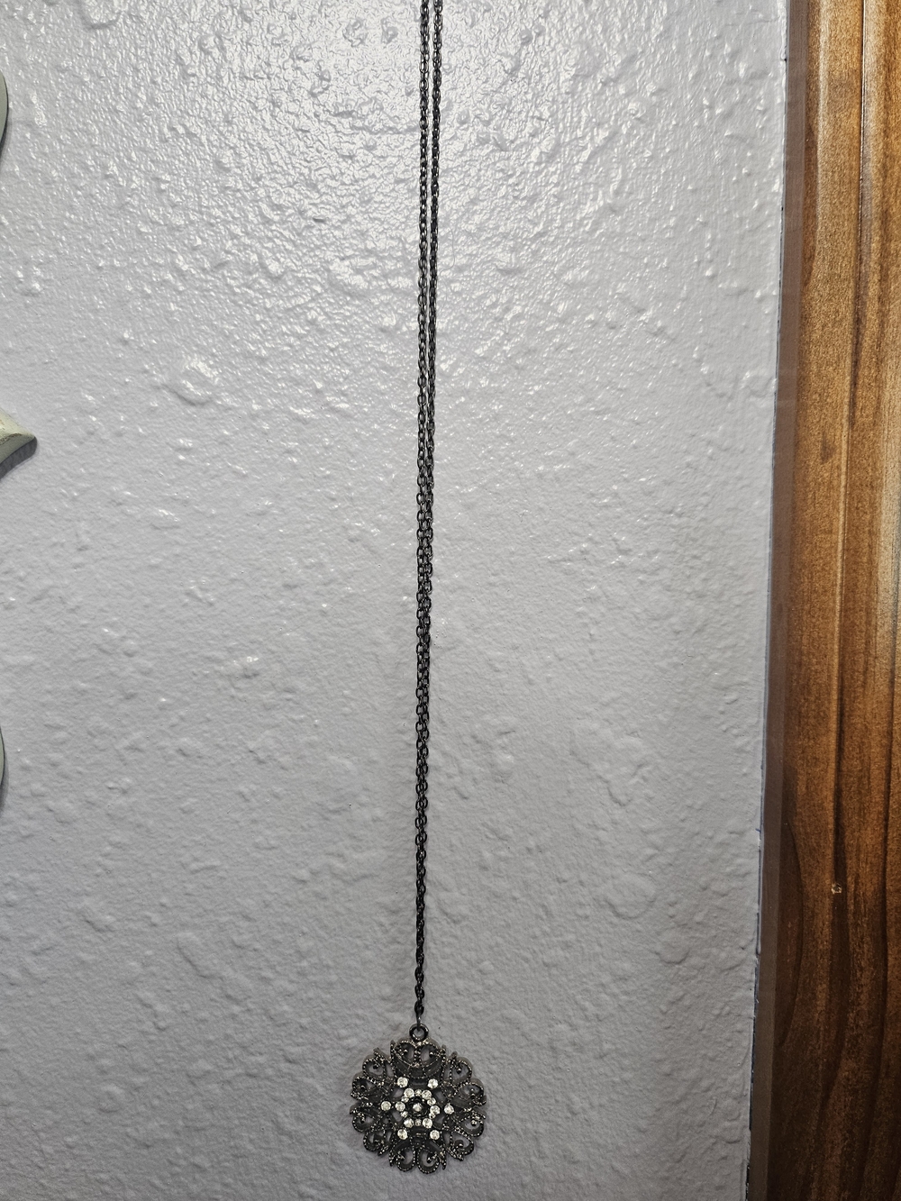 Vintage-Style Black Filigree Pendant Wall Hanging